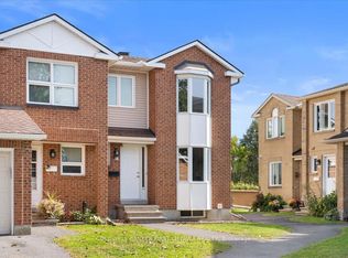 2F Castlebrook Ln #12, Ottawa, ON K2G 5E2