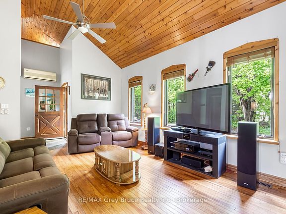 5th image of 1033 Bruce Rd #9