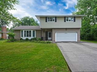 40 Morningside Dr, Grand Island, NY 14072