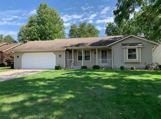 7046 Olde Farm Dr, Jenison, MI 49428