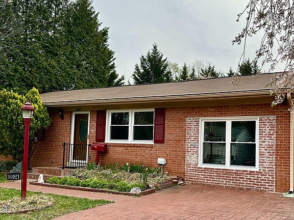 2nd image of 14921 Cordell Ave