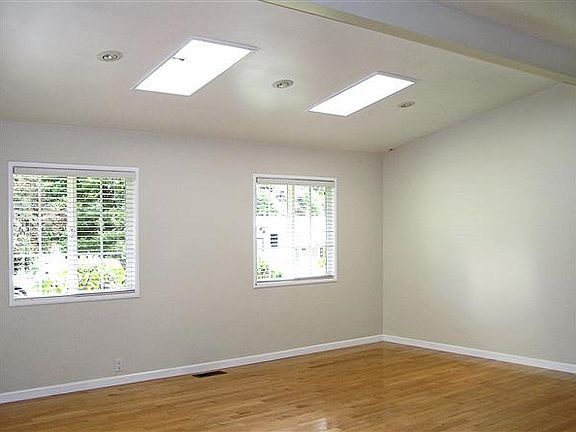3rd image of 204 Park Ct