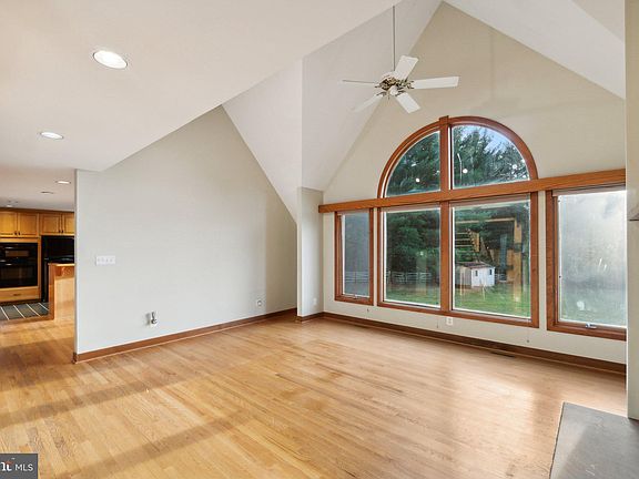 5th image of 2660 Urbana Pike
