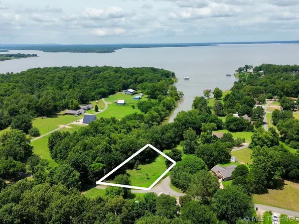 58 W McGill Cir, Eufaula, OK 74432