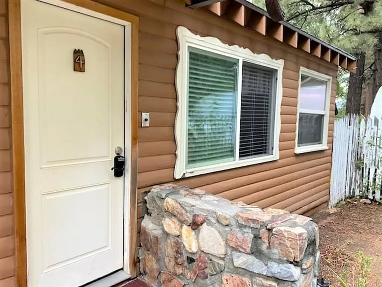 877 Tulip Ln — Photo 33