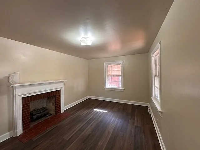 607 Fairfax Ave NE — Photo 2