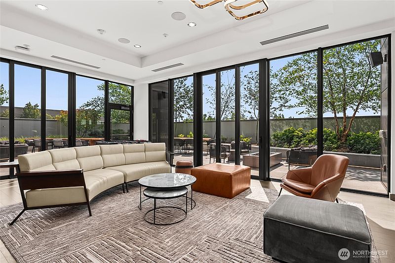 4th image of 889 Avenue Square NE #302