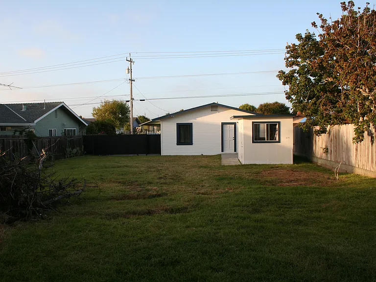 10860 Seymour St — Photo 11