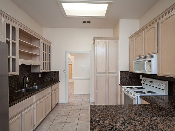 5th image of 1316 Tanglewood Dr