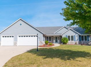 3930 W Victory Creek Dr, Franklin, WI 53132