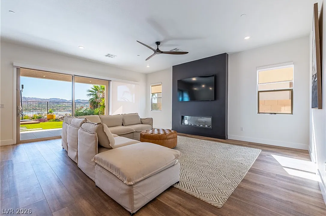 4 bed, 3.5 bath, 2629 sqft, $5,795 — Photo 3