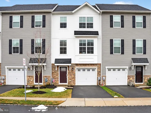 17 Sanctuary Pl, West Deptford, NJ 08086