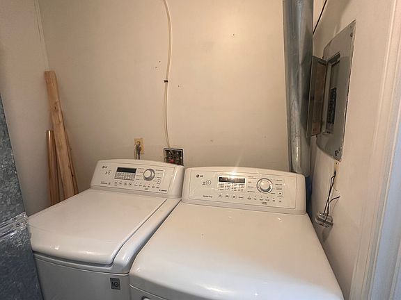 4th image of 16 Kennedy Dr Unit 16