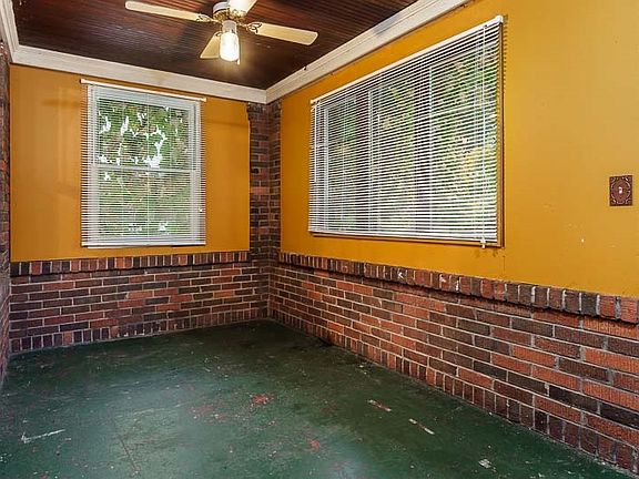 3rd image of 1516 N Grant Ave