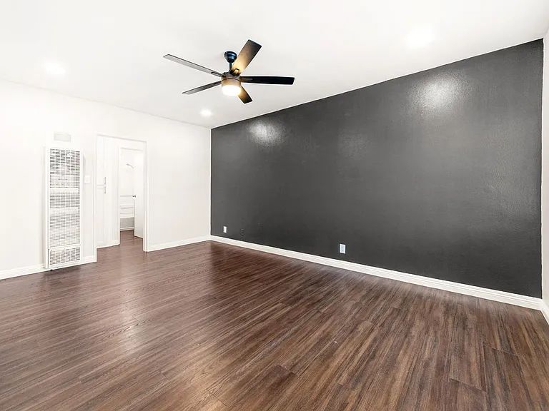 710 W 27th Street — Photo 8
