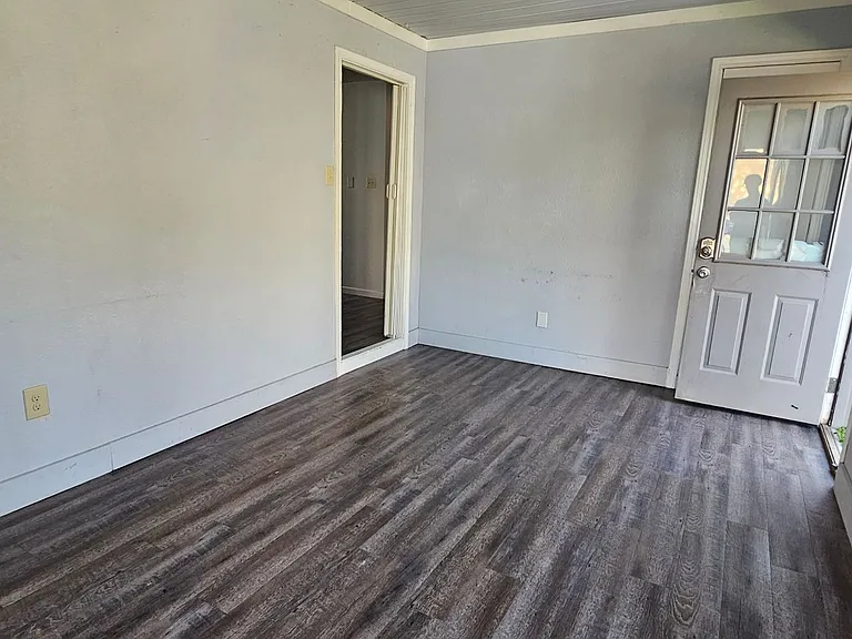 501 Mounts Ave — Photo 4