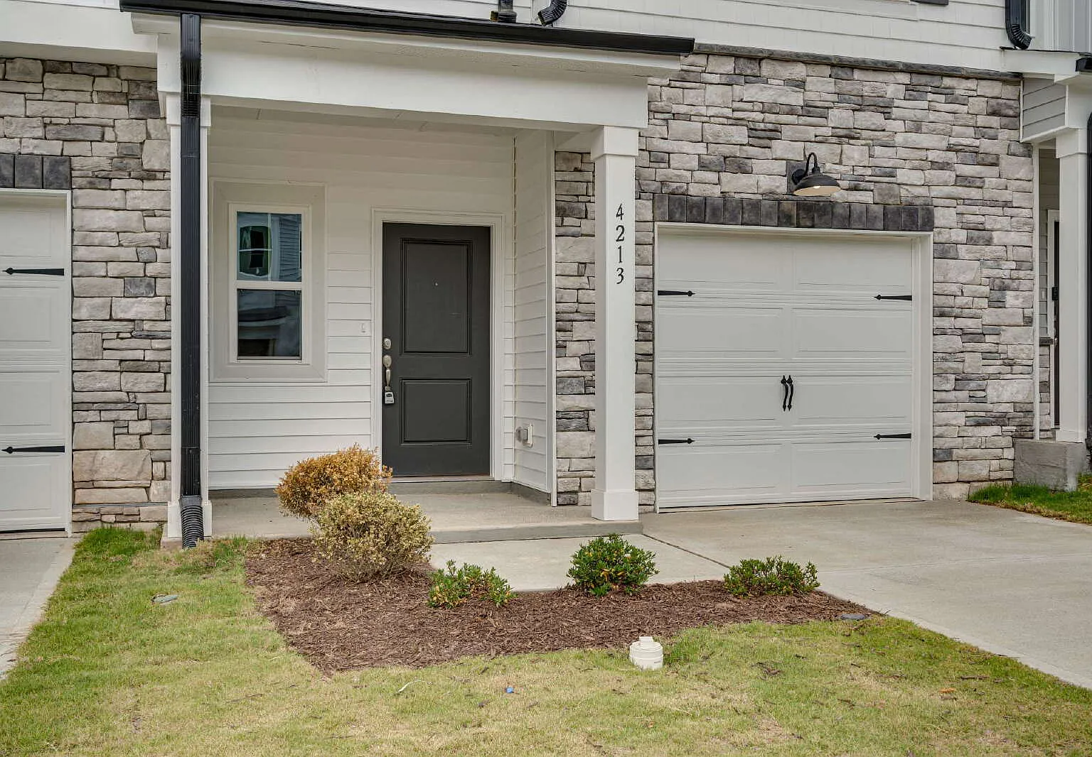 3 bed, 2.5 bath, 1969 sqft, $2,275 — Photo 3