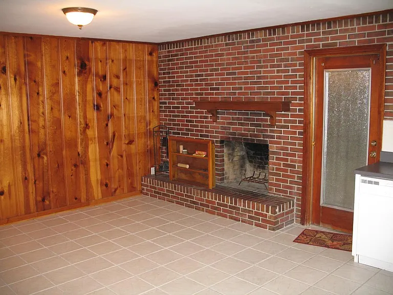 1532 Myrtle Dr — Photo 3