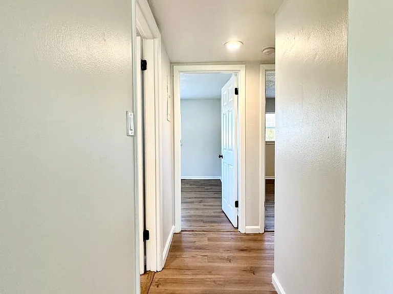 1700 Van Ness St — Photo 29
