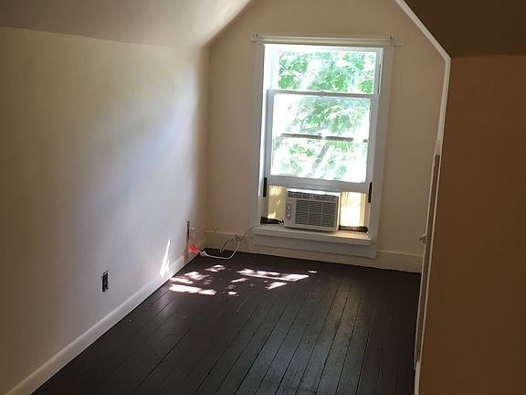 3rd image of 2320 Monroe Ave #3