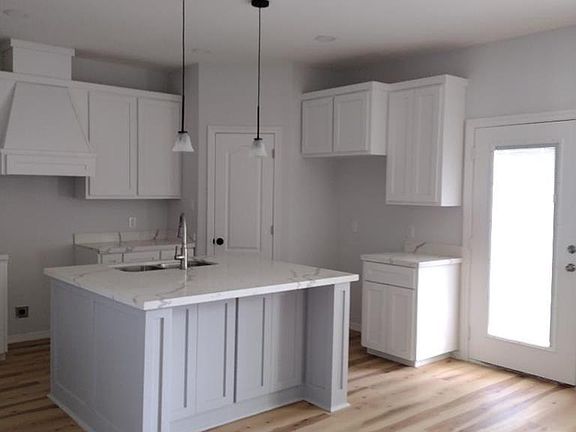 5th image of 1001 W Johnson Ave
