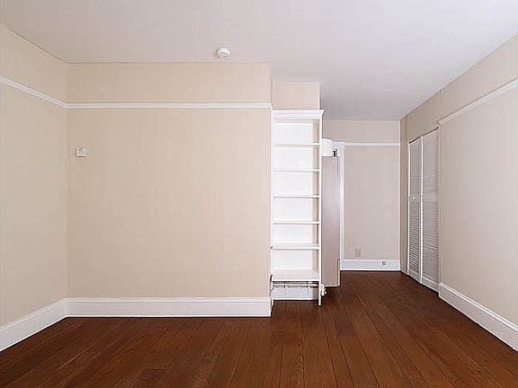 3rd image of 417 Forest Ave