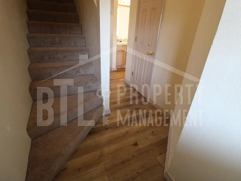540 Abby Ln #8 — Photo 4
