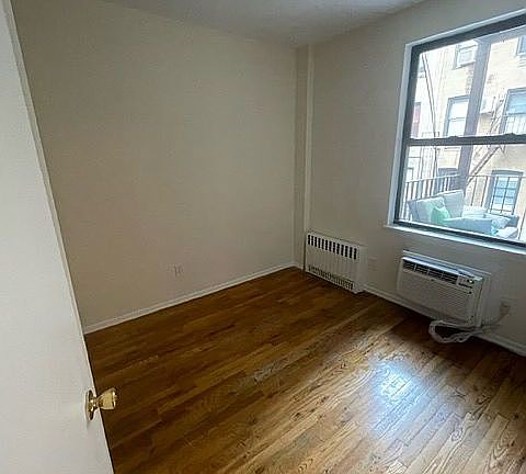 3rd image of 155 E 30th St #3D
