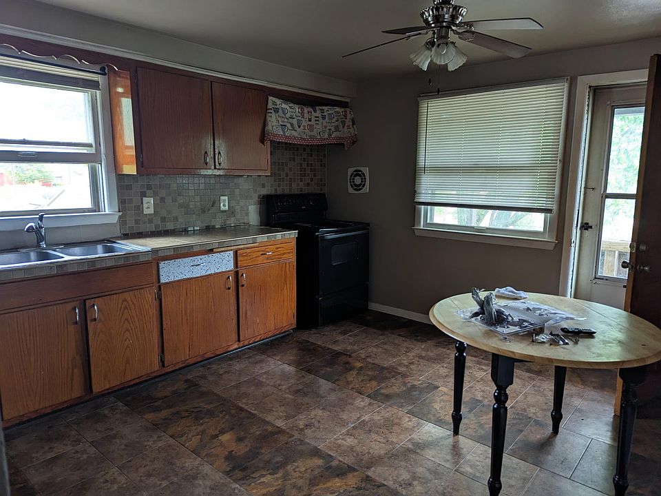 1st image of 9808 W Thurston Ave