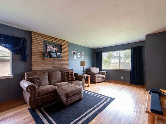3rd image of 2927 W Princeton Ave