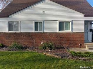 20007 Lancaster St, Harper Woods, MI 48225