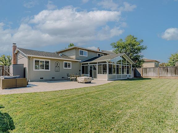 2nd image of 819 Hermiston Dr