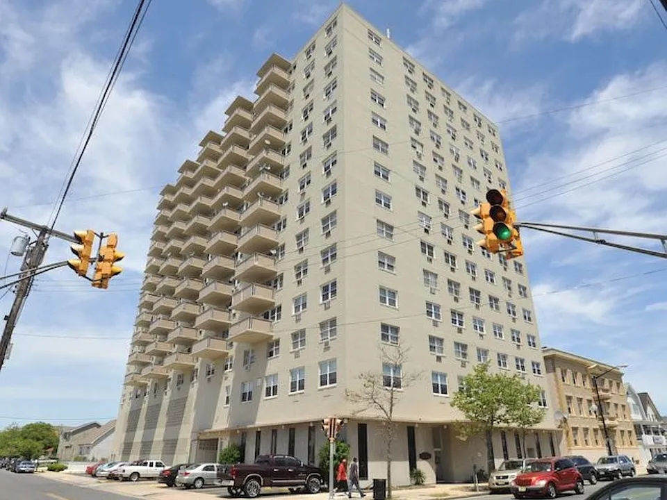 3817 Ventnor Ave #812