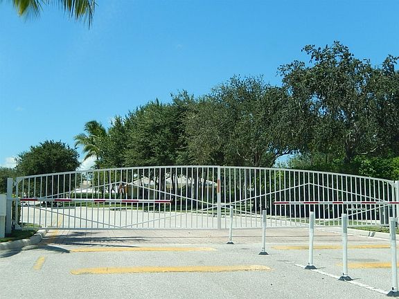 3rd image of 6941 Blue Skies Dr