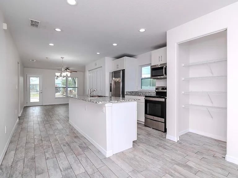 6235 S Adelia Ave — Photo 14