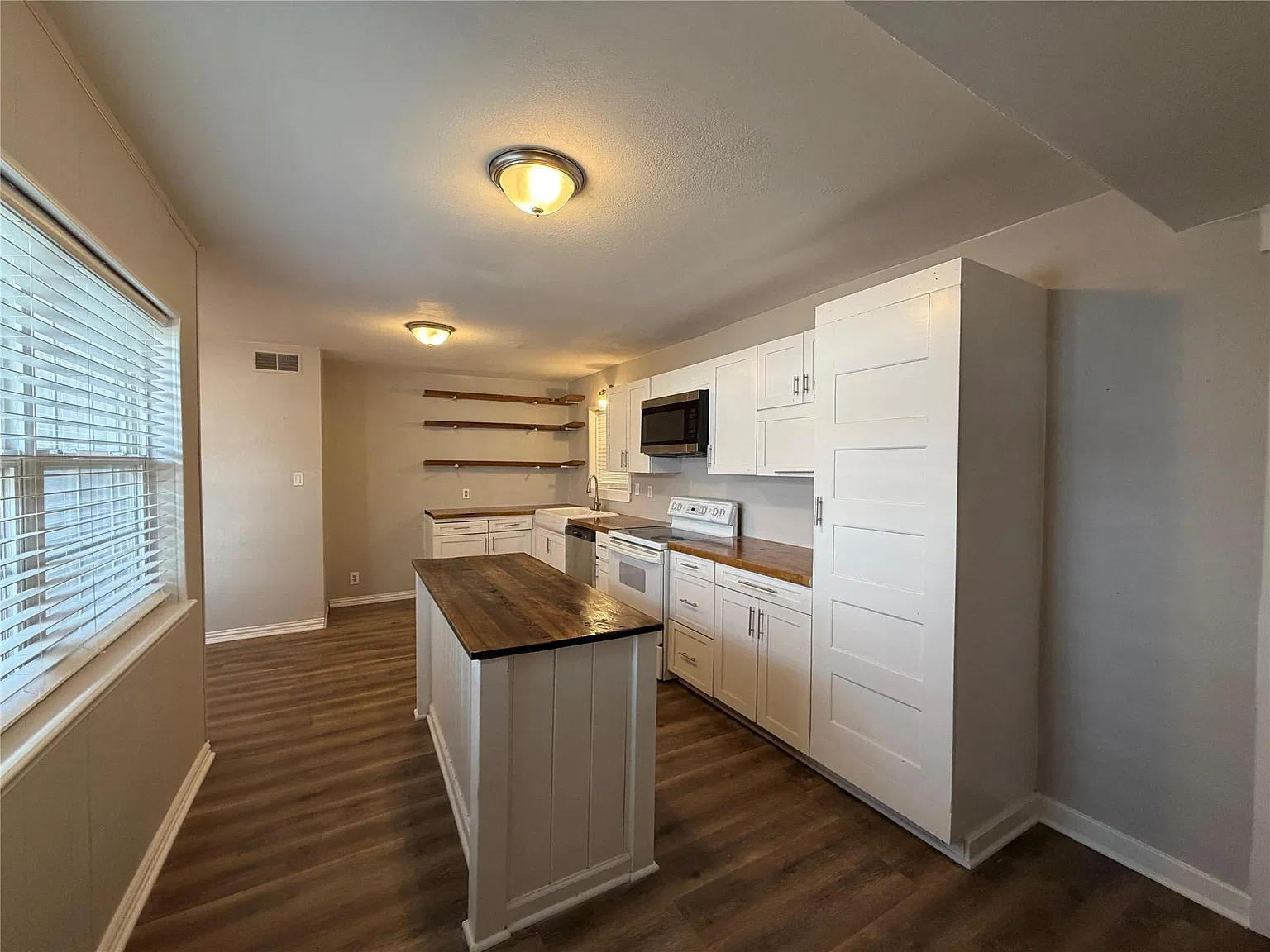 3 bed, 1264 sqft, $1,500 — Photo 1