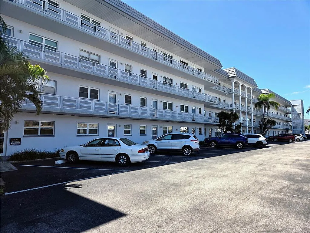 1 bed, 1.0 bath, 1060 sqft, $1,600 — Photo 1