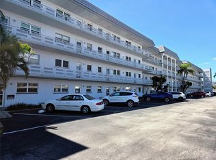 3018 59th St S APT 303, Gulfport, FL 33707
