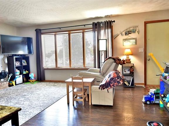 4th image of 839 Lincoln Ave