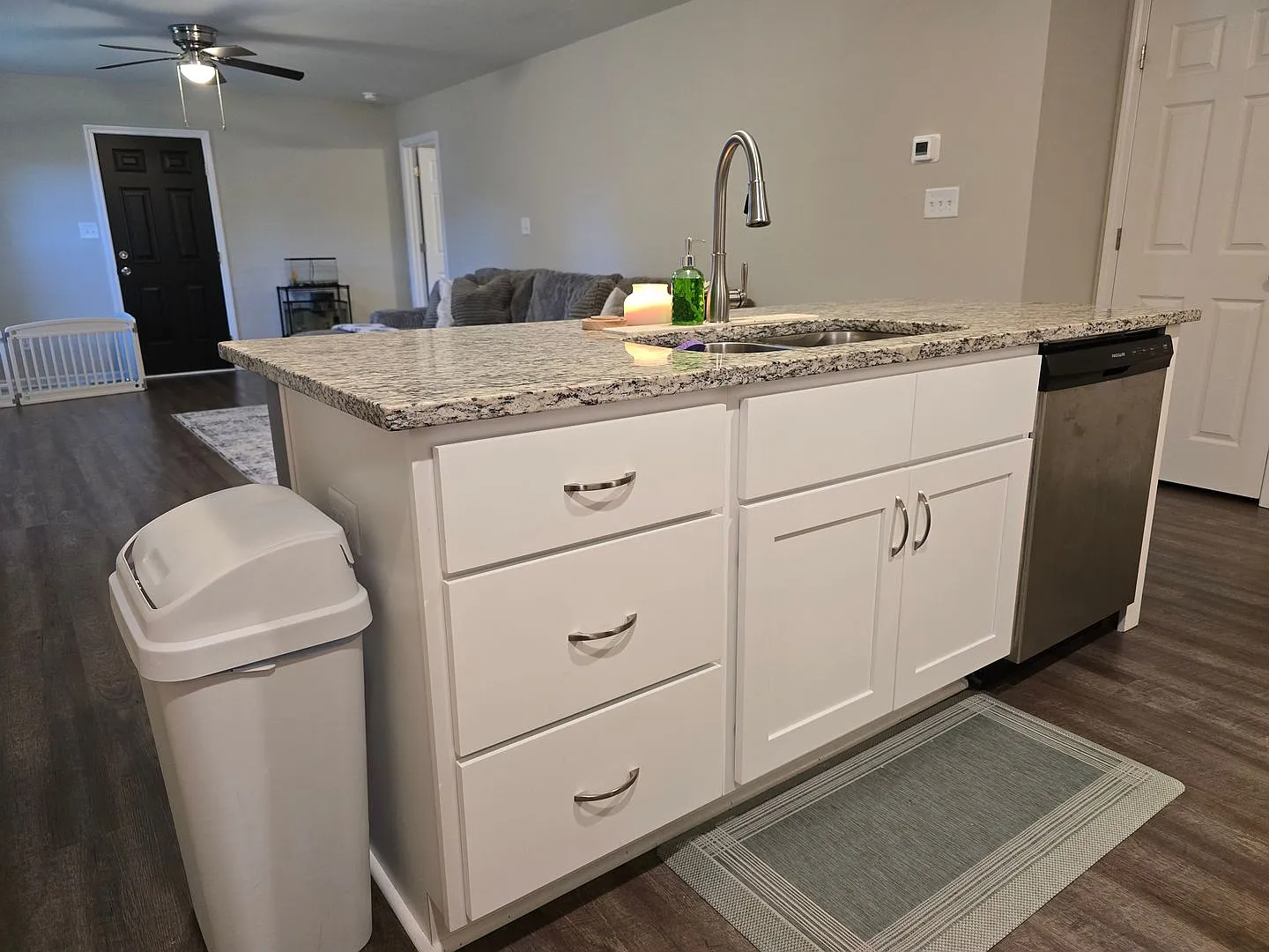 New Listing!! — Photo 4