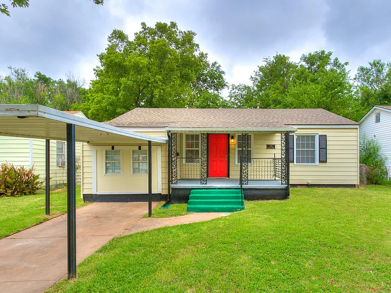 213 W Jacobs Dr — Photo 1