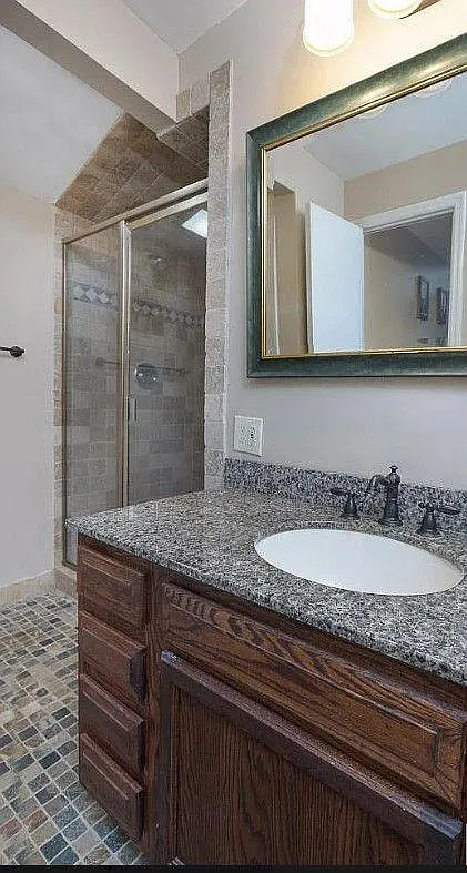 3 bed, 2.0 bath, 1310 sqft, $1,800 — Photo 3