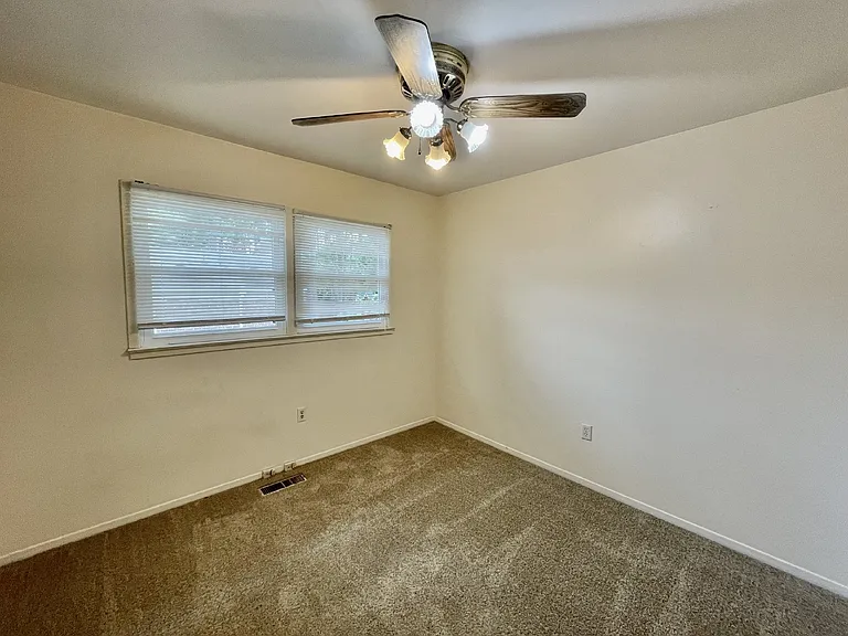 717 Rockwood Dr — Photo 16