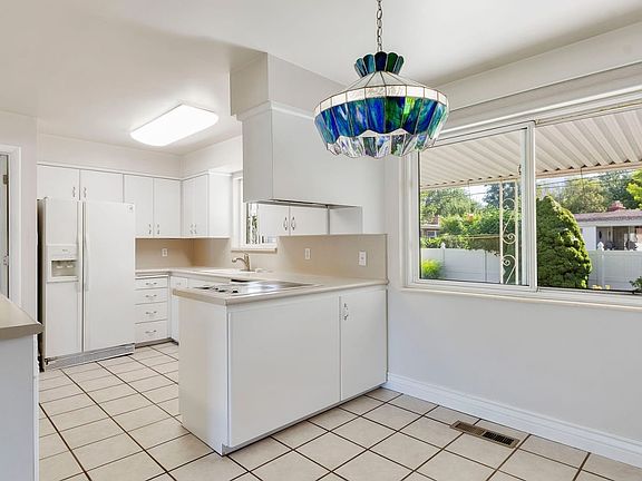 2nd image of 4025 S Golden Cir