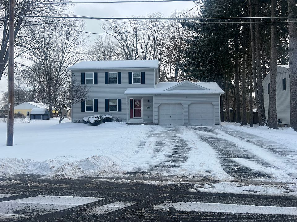 Home exterior-Oversized lot with 2 car garage and large driveway