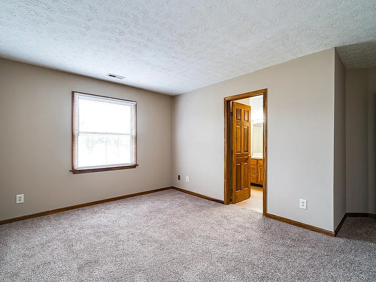 230 N Gebhart Church Rd — Photo 20