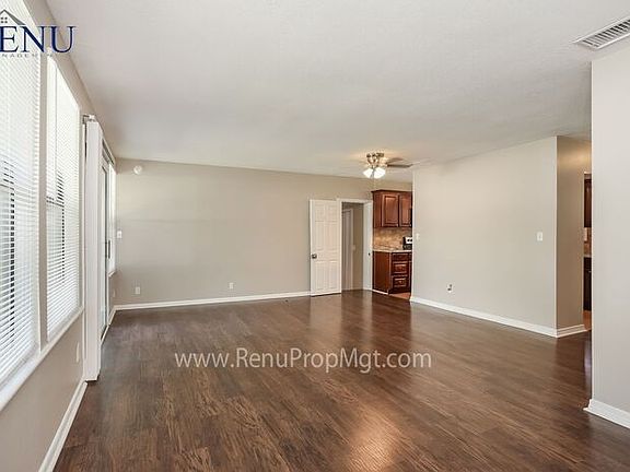4th image of 10211 Swarthmore Dr