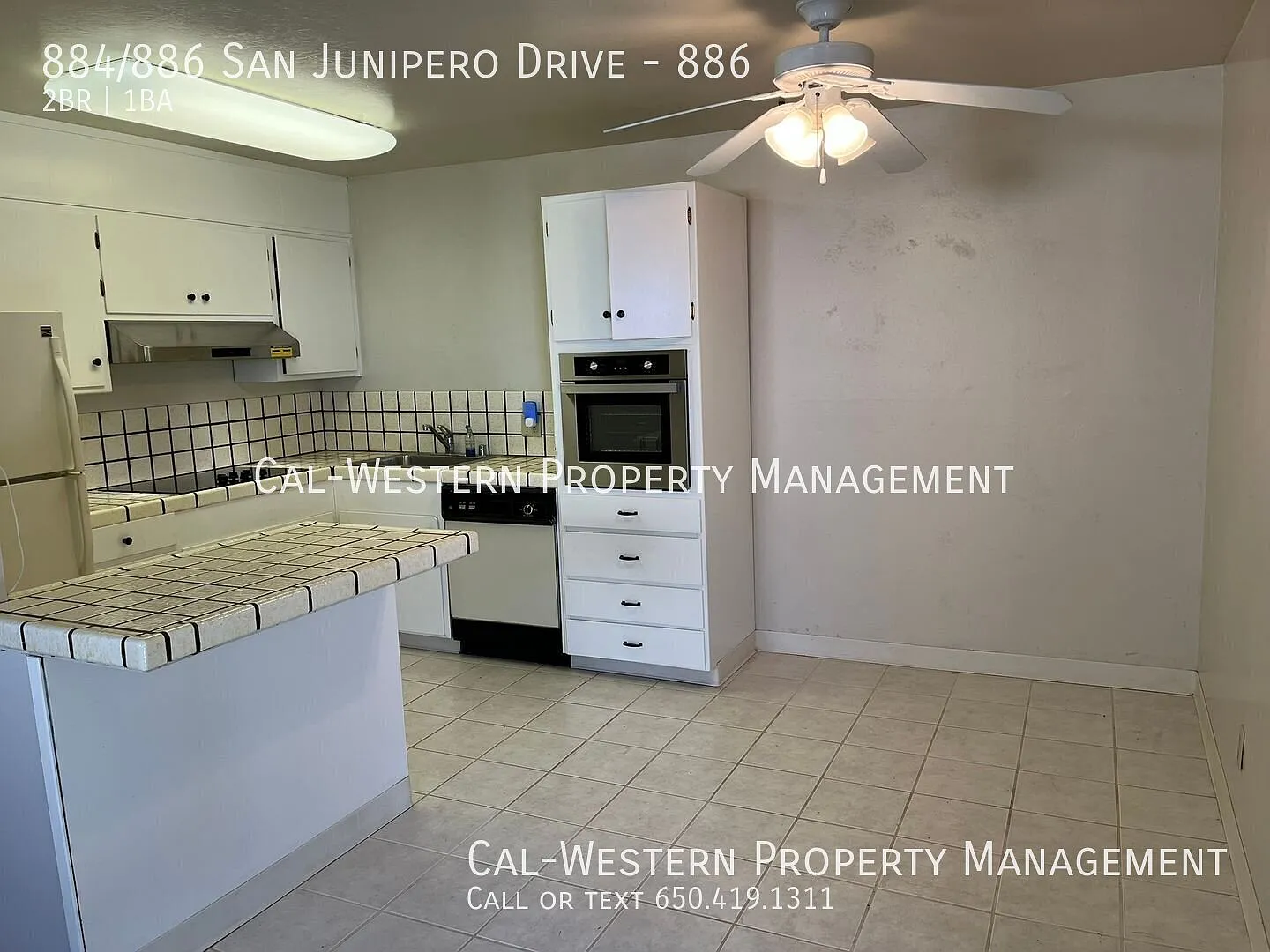 Bright 2BR/1BA Duplex with Private Yard, Attached Garage & Prime Location! _ bring your pets! — Photo 3