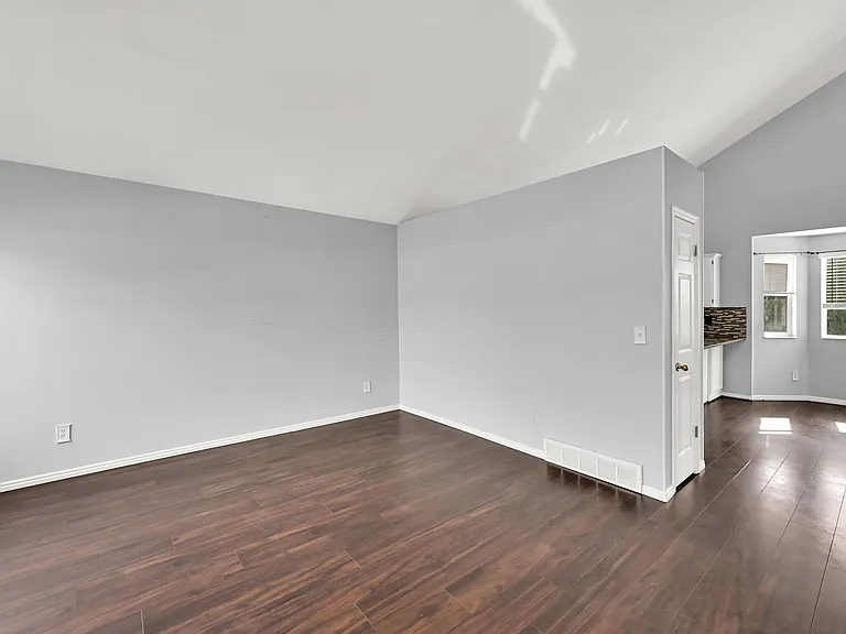 5991 S 3260 W — Photo 8