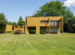 217 Indian Trail Rd, Oak Brook, IL 60523